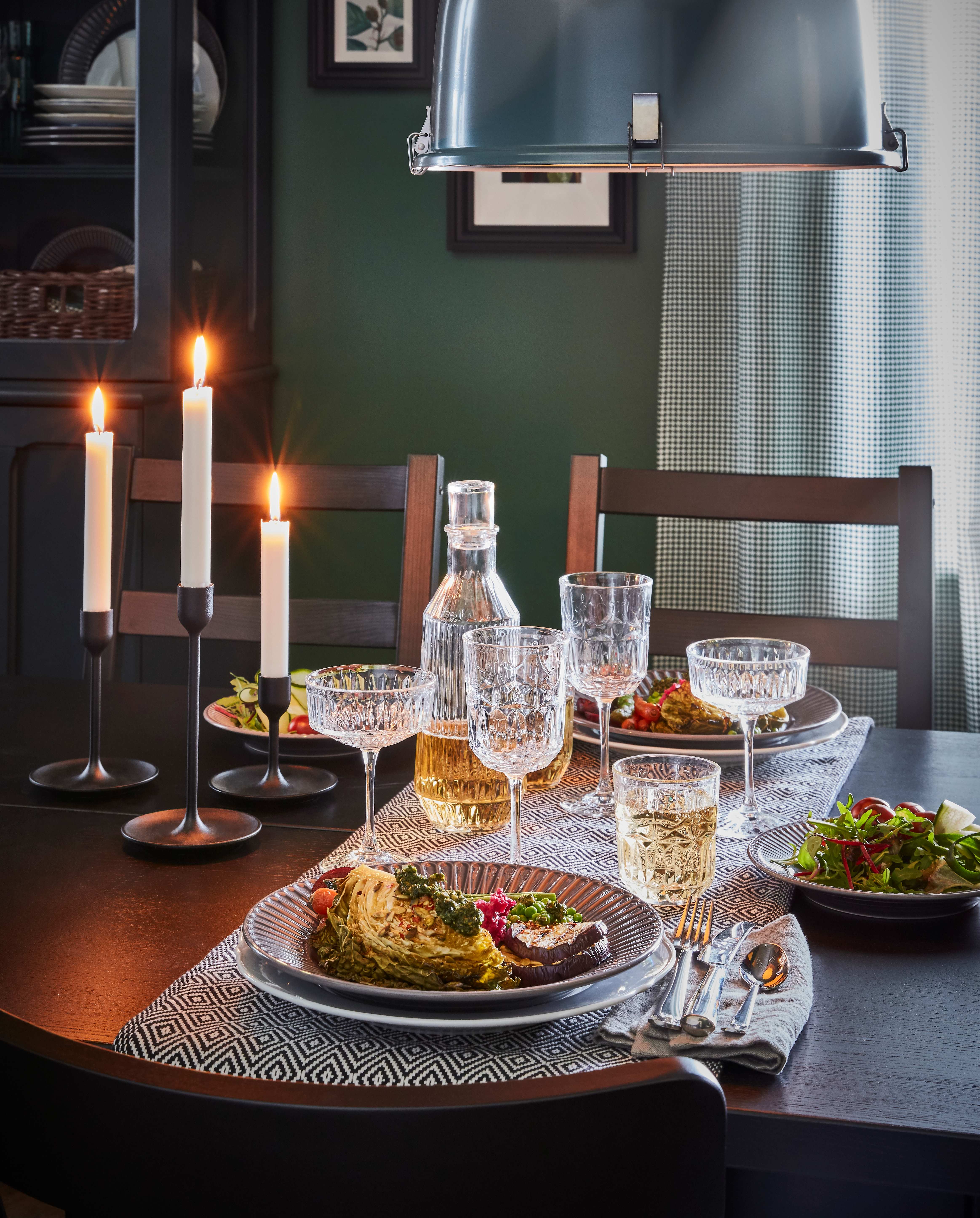 holiday table setting